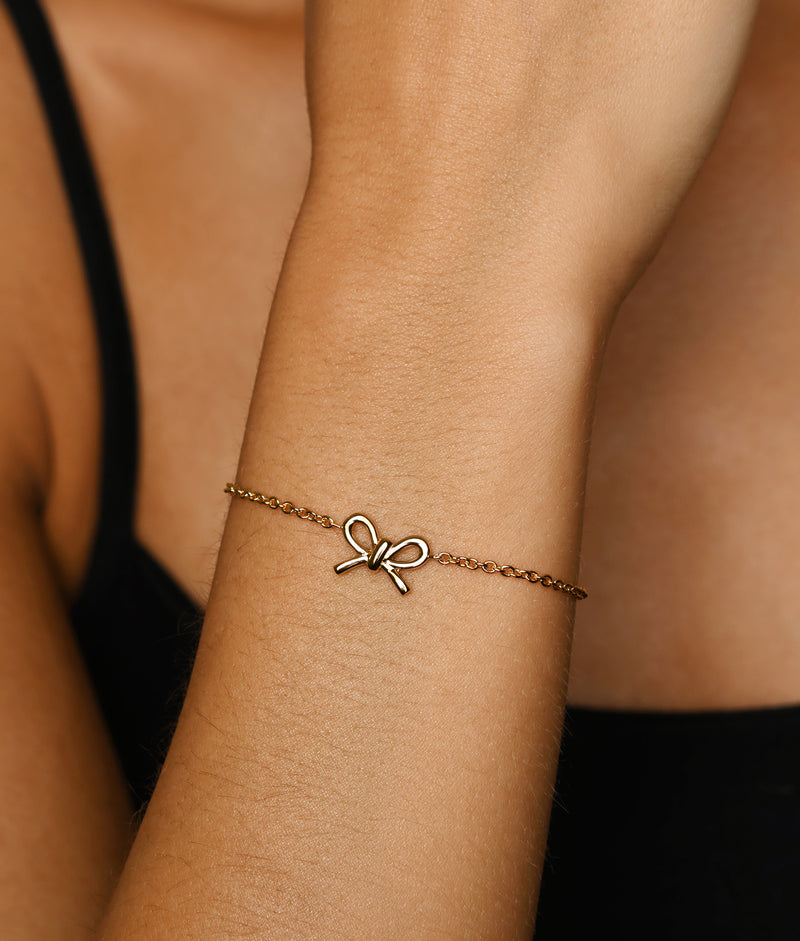 Von Treskow Fine Belcher Bracelet w/ Small Bow - Gold