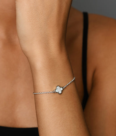 Von Treskow Belcher Chain Bracelet w/ Mini Mother of Pearl Clover - Silver