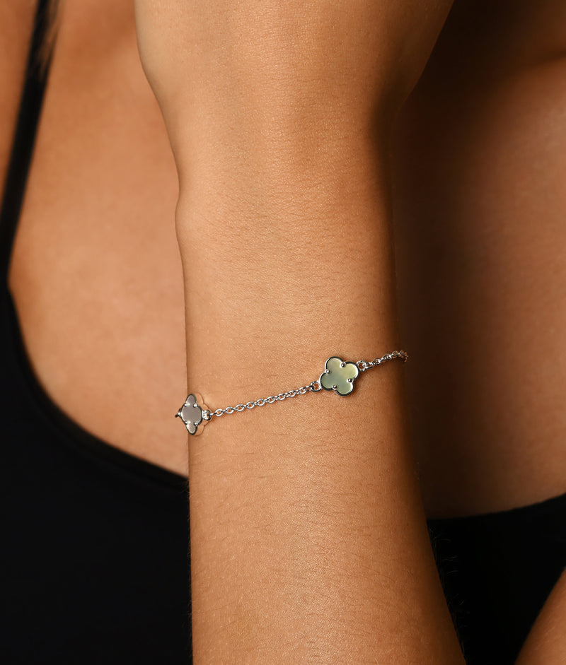 Von Treskow Belcher Chain Bracelet w/ Double Mini Mother of Pearl Clover - Silver | Mocha Australia